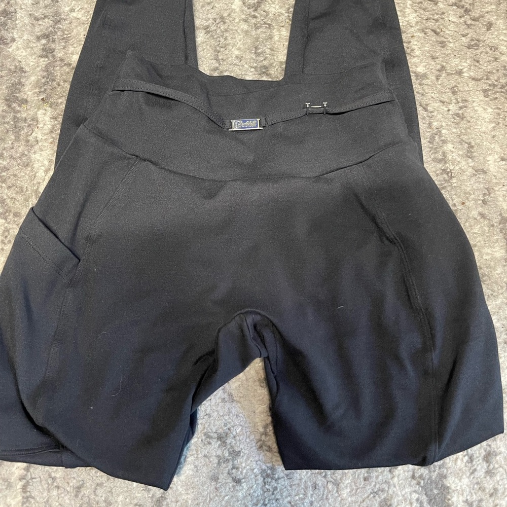 Barbell leggings wore a few times super cute and really comfortable